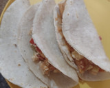 Foto del paso 7 de la receta: Tacos de huevos con jitomate y cebolla🍅🧅