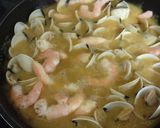 Foto del paso 9 de la receta Guiso de patatas con merluza, almejas y langostinos