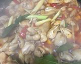 รูปขั้นตอนการทำที่ 3 ของ ไก่ผัดเครื่องต้มยำ