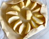Une image de l'étape 4 de TARTE AMANDINE AUX POMMES RUSTIQUE (sans moule à tarte).