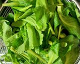 Hình bước làm 1 của món Rau mầm cải xào tỏi