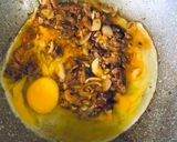 Gambar langkah 3 resipi Nasi Goreng Sardin.