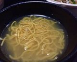 รูปขั้นตอนการทำที่ 2 ของ ราเมงผัดหมูสับถั่วงอก