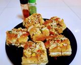 व्हेजी -चीजी गार्लिक बन्स (Veg Cheesy Garlic Buns Recipe In Marathi) रेसिपी स्टेप 4 फोटो 