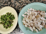 Ous ferrats amb ceps, espàrrecs de marge, pernil ibèric i foie