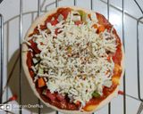 A picture of step 2 of Veg. Pizza.