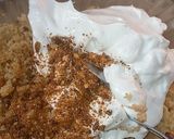 A picture of step 4 of Honey caramel crunch cake pops.