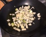 Une image de l'étape 7 de Bœuf sauté ail, oignon et herbes aromatiques du jardin.