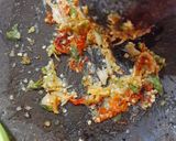 Foto langkah ke 3 dari resep Telur Dadar Sayur Sambal Kecap.
