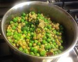 பாசி பயறு, பச்சை பட்டாணி, கேல் கூட்டு ரெசிபி ஸ்டேப் 4 புகைப்படம்