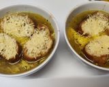 A picture of step 4 of Country-Style French Onion Soup.