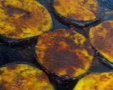 A picture of step 5 of Baigan Bhaja.