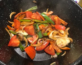 Foto del paso 2 de la receta: Lomo saltado con entrecot de ternera 🤪🌶🤤
