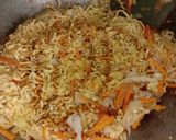 Foto langkah ke 5 dari resep Mie goreng jawa.