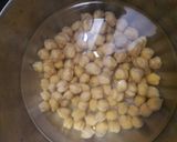 A picture of step 1 of Chickpea Sundal.