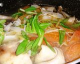 Hình bước làm 2 của món Canh cá đuối nấu măng chua