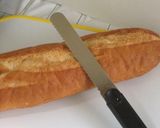 Foto del paso 1 de la receta: Baguette relleno con tomate, cebolla y jamón