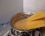 Spaghetti z czerwonym pesto krok przepisu 3 zdjęcie