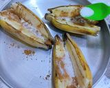 صورة لخطوة 2 من وصفة موز مشوي (بالقرفة والسكر)