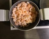 Foto del paso 1 de la receta: Camarones congela3 ultra chilenos con lo que teníamos en el airbnb por wn