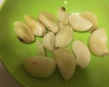 A picture of step 1 of Garlic Pakoda.