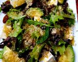 Foto del paso 3 de la receta: Ensalada de brotes, queso brie, nueces y salsa de mostaza y miel