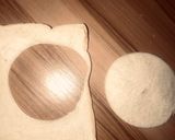 A picture of step 1 of Scrambled egg bread pie.