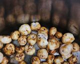 A picture of step 2 of Mahkana Bhel.
