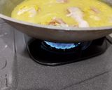 Foto langkah ke 5 dari resep Ayam Ungkep Air Kelapa Bumbu Kuning.