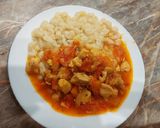 Csirkemellfilé pörkölt nokedlivel recept fázis 4 fotója