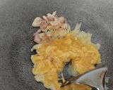 Foto langkah ke 2 dari resep Tumis Sosis Bakso Telur Sawi.