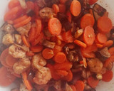 Foto del paso 4 de la receta: Zanahorias con berenjenas y gambas