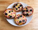 A picture of step 4 of English Muffin Pizzas.