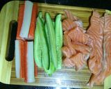 Hình bước làm 6 của món Sushi cá hồi