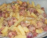 Foto del passaggio 4 della ricetta Patate gratinate al forno con salsiccia calabrese dolce