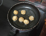 Foto del paso 6 de la receta: Bocadillo de albóndigas con chistorra y queso