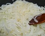 Foto del paso 1 de la receta: Torta de cebolla con harina de trigo sarraceno 🥧 Torta salada de cebolla versión sin gluten 🧅🫒