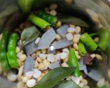 A picture of step 1 of Coconut coriander chutney.