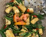 Foto langkah ke 4 dari resep Oseng Tahu Kacang Panjang.