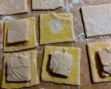 Foto del paso 4 de la receta: CUADRADOS🧇De Hojaldre, Rellenos con Crema🍦Pastelera...!🌺