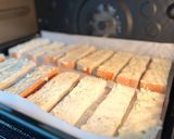 Foto langkah ke 6 dari resep Garlic Bread Sat Set Modal Roti Tawar.