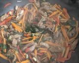 Foto del paso 3 de la receta: Wok de fideos, verduras y carne