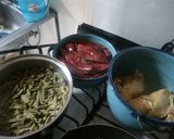 Foto del paso 1 de la receta: Pollo con nopales en chile guajillo