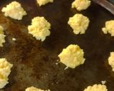 Foto del paso 2 de la receta: Cocadas (beso de coco con 3 ingredientes)