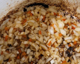 Foto del paso 4 de la receta: 🥘 Guiso criollo con sobras de asado y papas al horno – versión invierno bien argentino❄️
