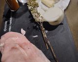 Foto del passaggio 1 della ricetta Bocconcini di pollo allo champagne con zafferano