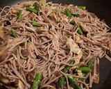 Foto del paso 5 de la receta: Fideos soba con setas y espárragos