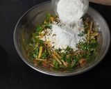A picture of step 4 of Aloo Ke pakoray.