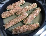 Une image de l'étape 19 de Courgettes farcies carotte jambon emmental.