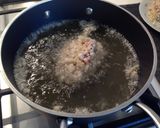 Foto del passaggio 3 della ricetta Medaglioni di Magatello in crosta di panko, con salsa di mirtilli e scorza di limone caramellata